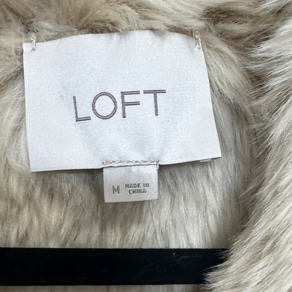 LOFT Beige Faux Fur Vest - Picture 4 of 7